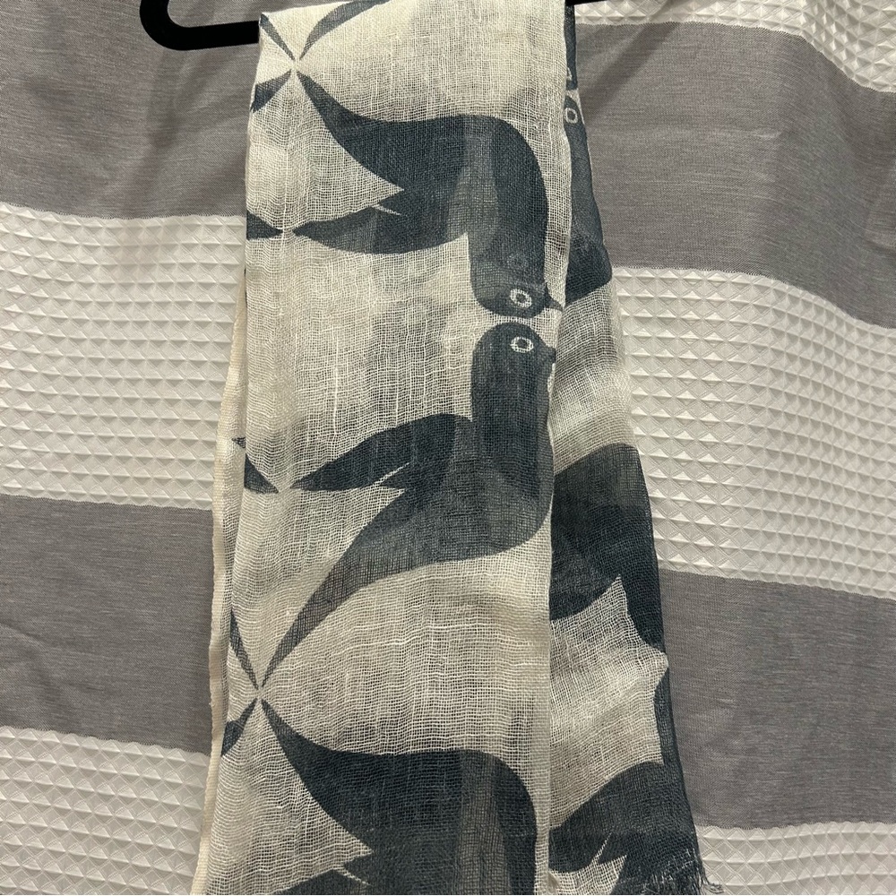 NWT Creative Co-Op Gauzy Linen Love Bird Print Scarf 70 Inch - Picture 3 of 8